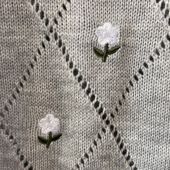 Floral grey sweater vest - Picture 6 of 7